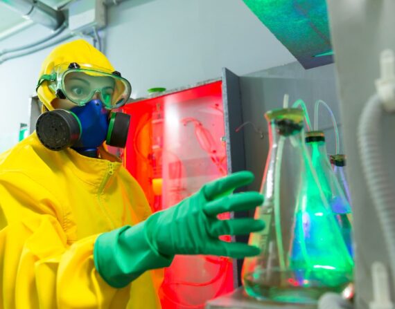 Strój do pracy z chemikaliami